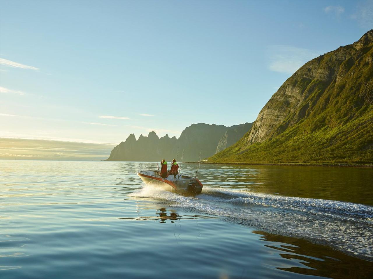 Northern Light Hotell/Camp Steinfjord Berg  Экстерьер фото